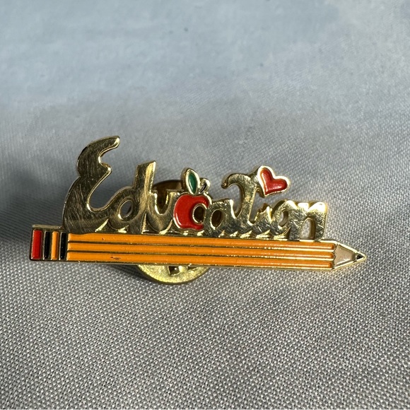 Teacher pin swag buttons - Picture 4 of 9